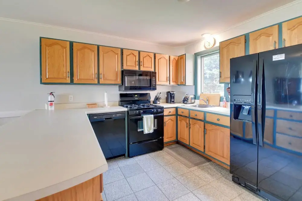 Community Boat Dock: Lake Memphremagog Condo!