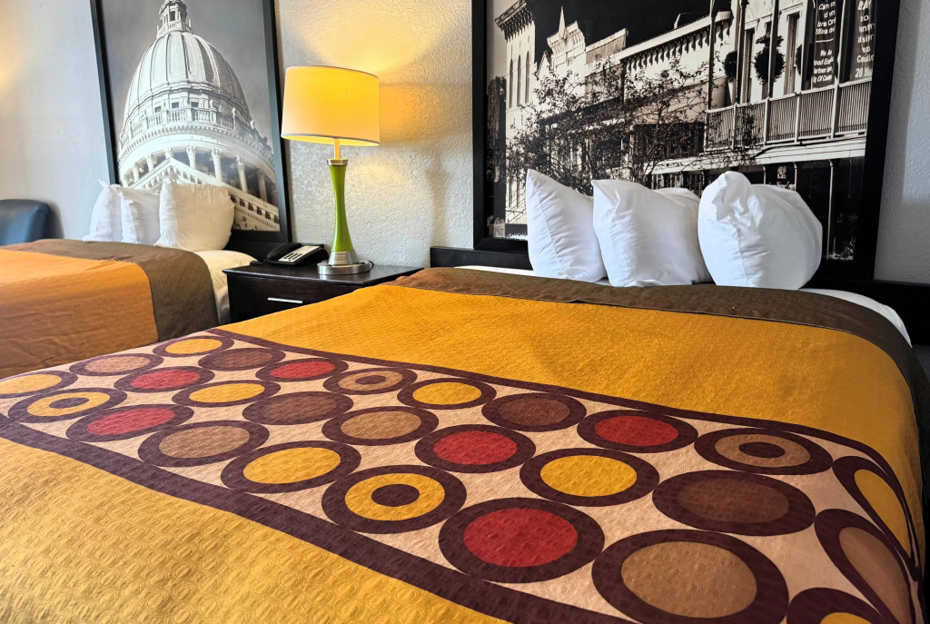 Super 8 by Wyndham Meridian
