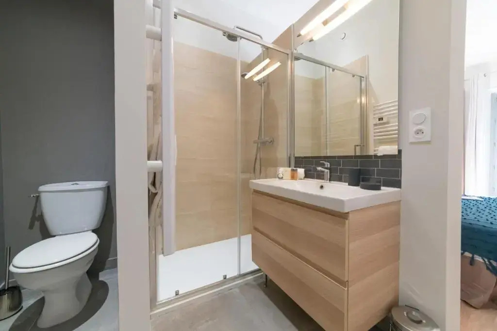 Elegant 2br with 2 bathrooms and AC close to Les Halles dAvignon Welkeys