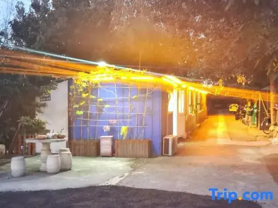 Pinggu Zhiweige Homestay