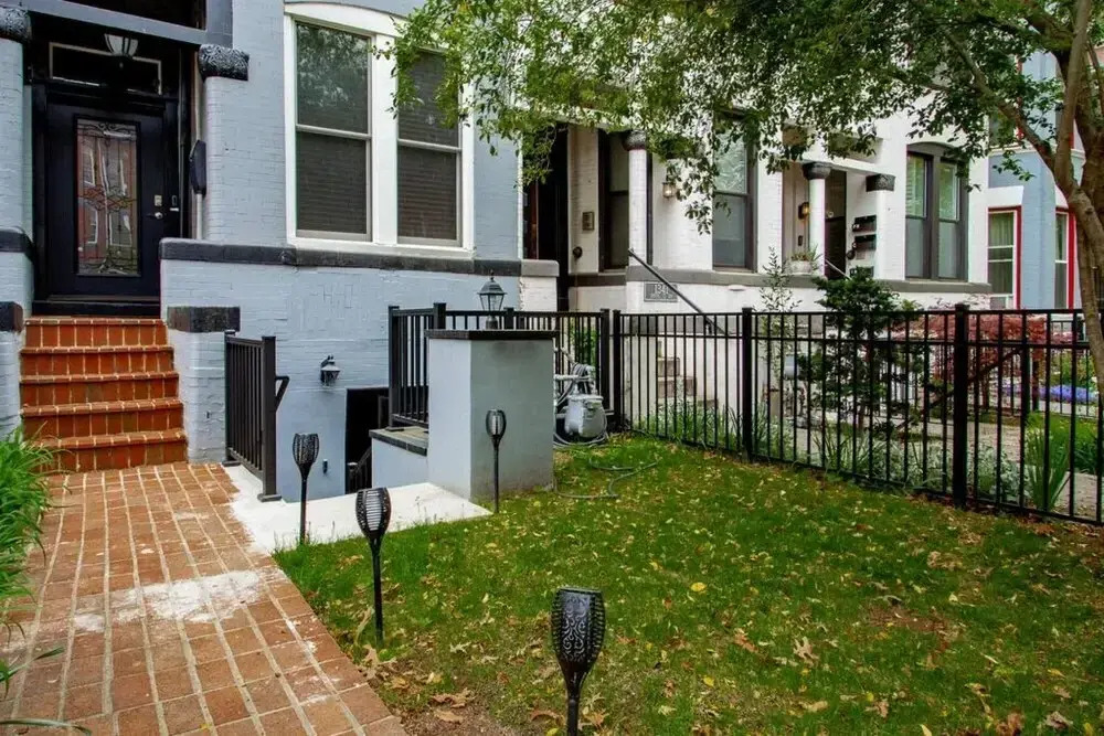 Stunning English Basement Only Steps From DMV Metro Subway Shopping Restaurants
