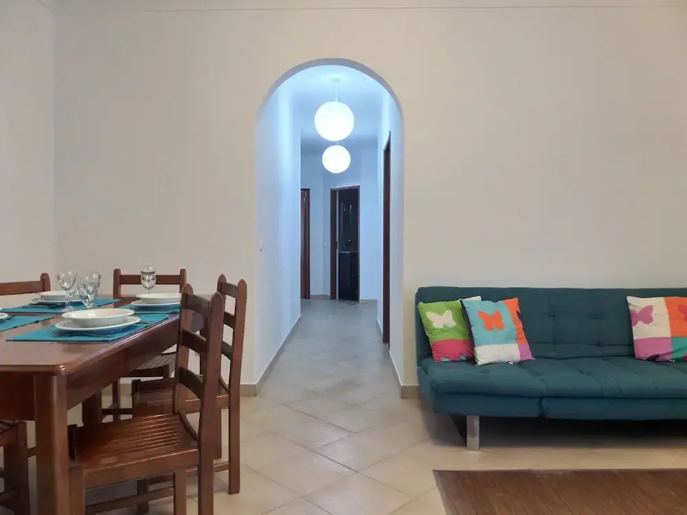 Heart of Old Town Apartment - Steps from the Beach