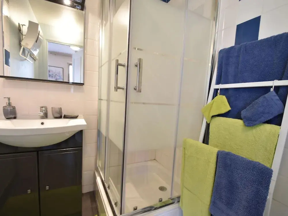 Simple Cottage Opposite the Beach and Within Walking Distance of the Facilities