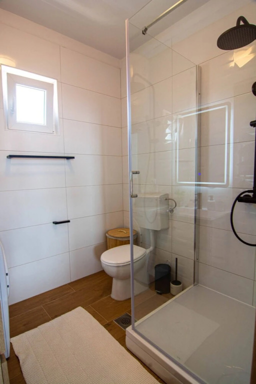 All New Sea View Apartment Moderna