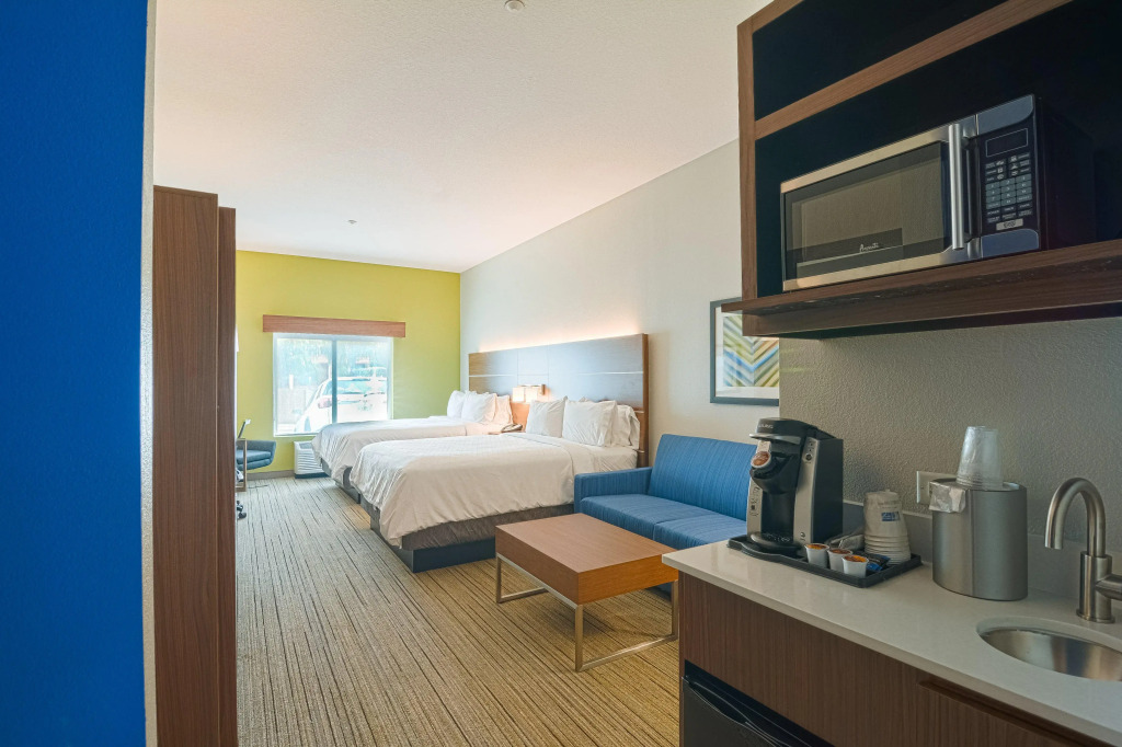 Holiday Inn Express Hotel & Suites Tampa-USF-Busch Gardens by IHG