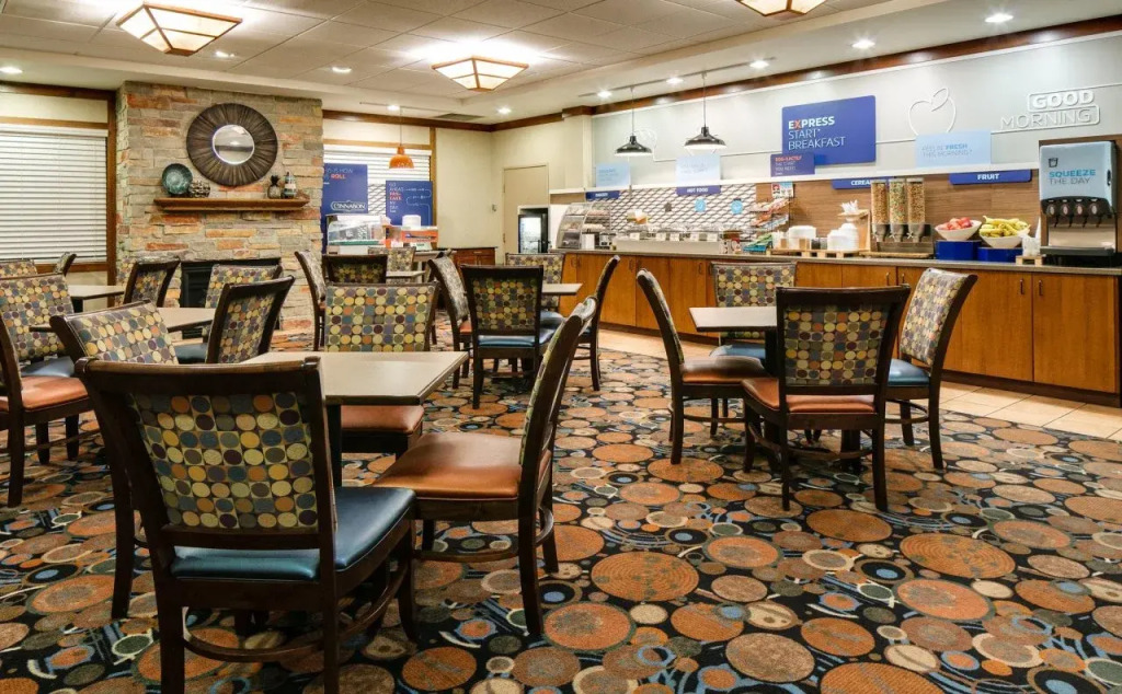 Holiday Inn Express Hotel & Suites Coralville by IHG