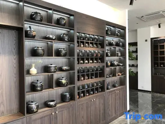 Xihan Hotel (Jianshui Ancient City Small Train Store)