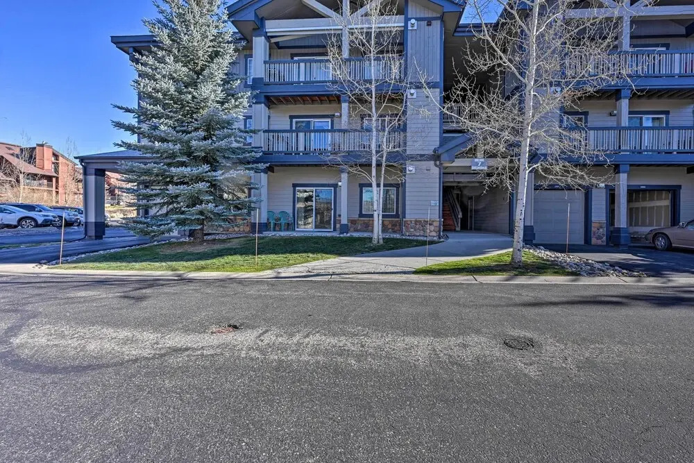 Steamboat Home w/ Garage, 1 Mi to Ski Resort