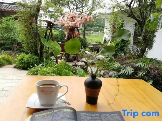 Champs-Elysees Landscape Film Resort Hotel (Yangshuo Yulong River Tourist Resort)