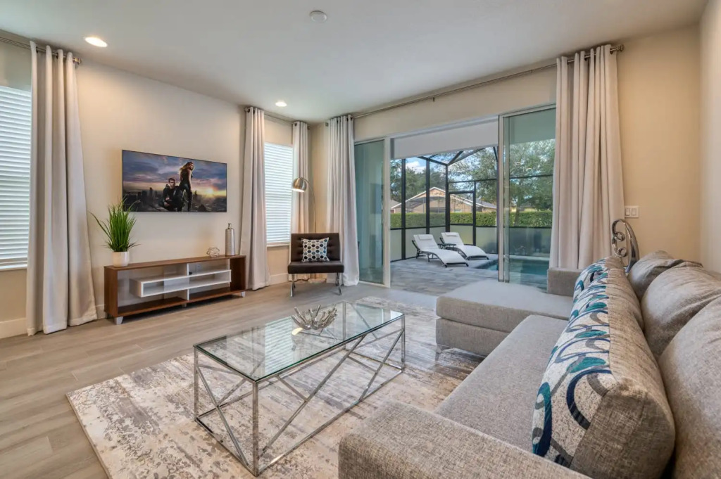 Comfortable Townhome with private pool near Disney