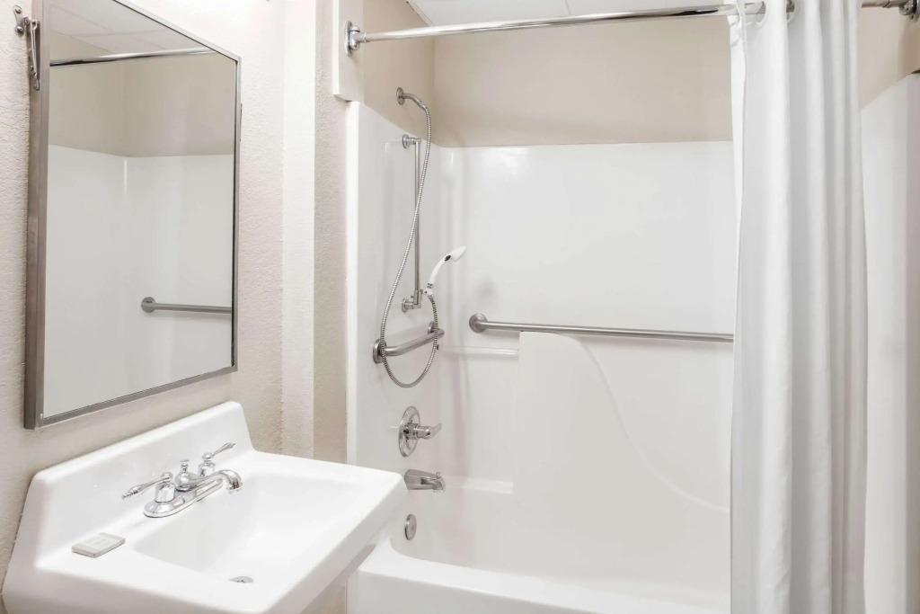 Super 8 by Wyndham Harrisburg