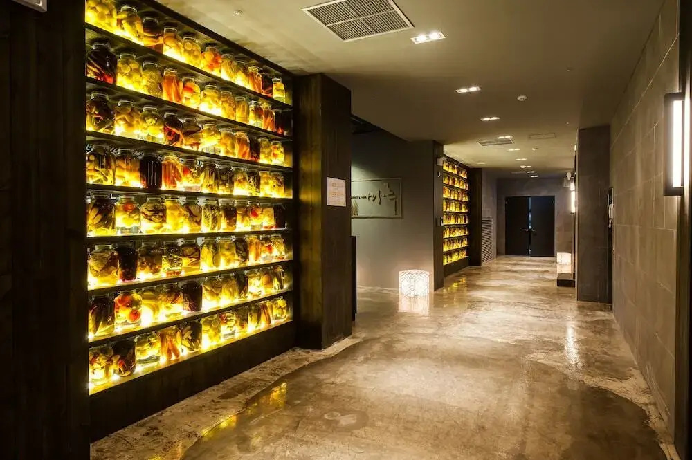 Yujin Hotel
