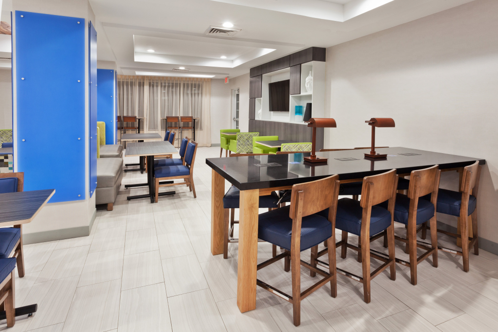 Holiday Inn Express Hotel & Suites Dothan North by IHG