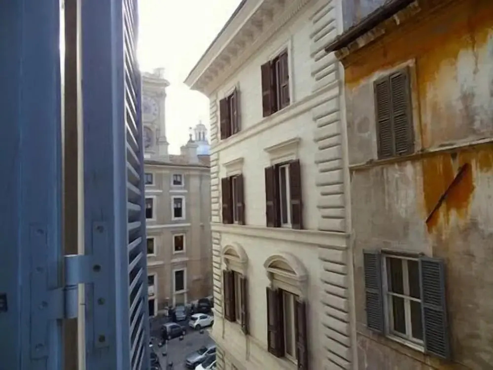 In Rome, Aristocratic, 3 Bedroom in Elegant, Historic Palace 3 Bedrooms 3 Bathrooms Apts