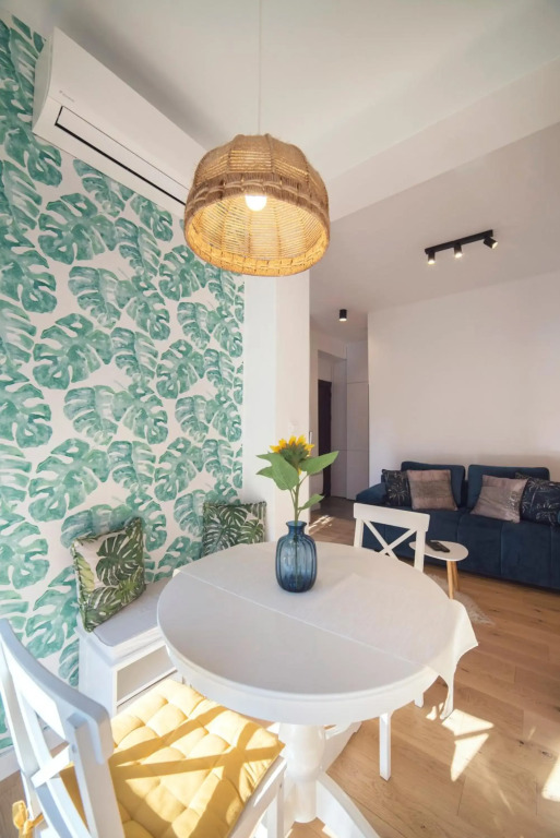 Green Leaf Apartment