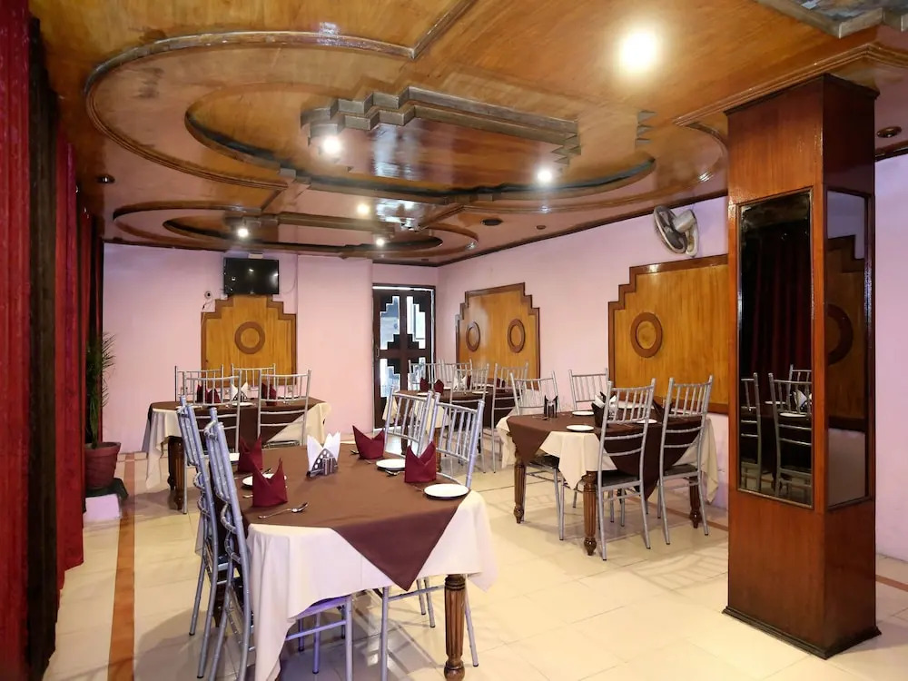 OYO 11912 Hotel Nav Classic