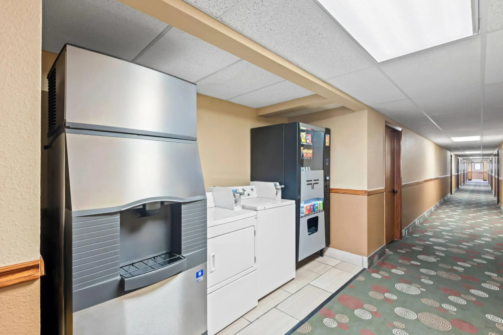 Super 8 by Wyndham Jefferson