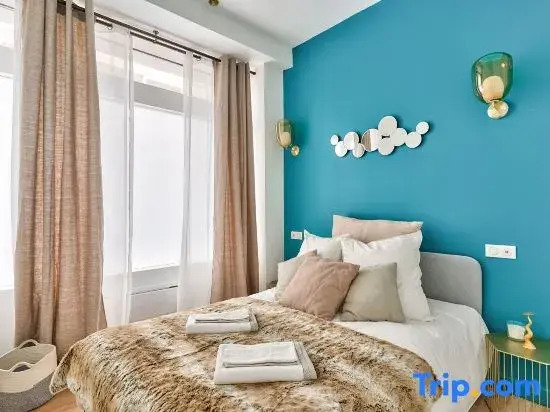 Newly Renovated ! Stunning 2Br Apt in the Heart of Paris 15
