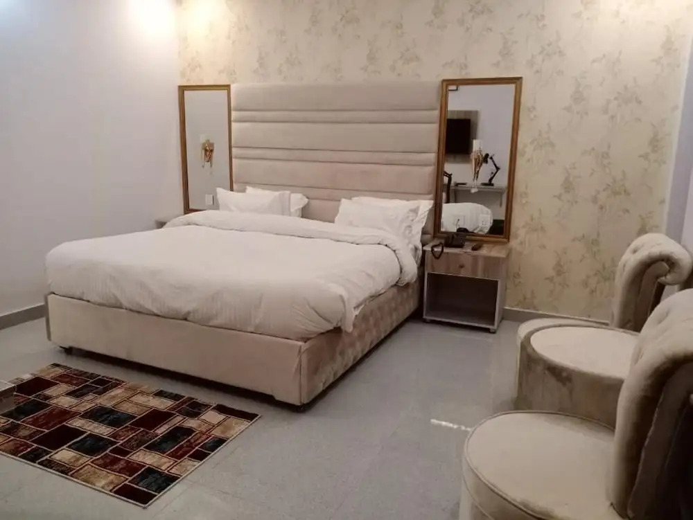 Shanze Hotel And Suites