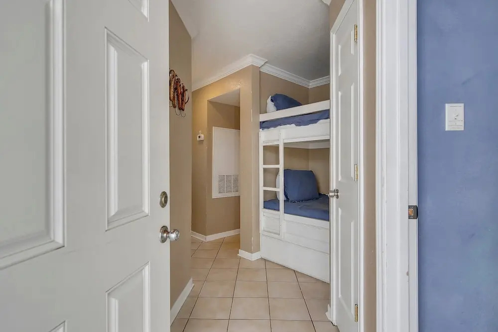 Seascape 2105 1 Bedroom Condo by RedAwning