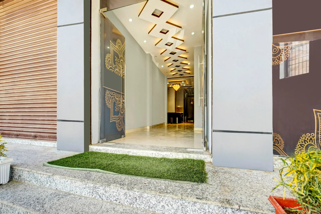 Super Townhouse Anisabad Near Mahavir Sansthan