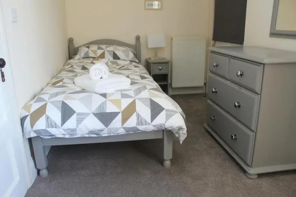 4 Beds/3 Baths, Fab Open Plan Living, Parking, Beach 1 mile, Child/Dog Friendly