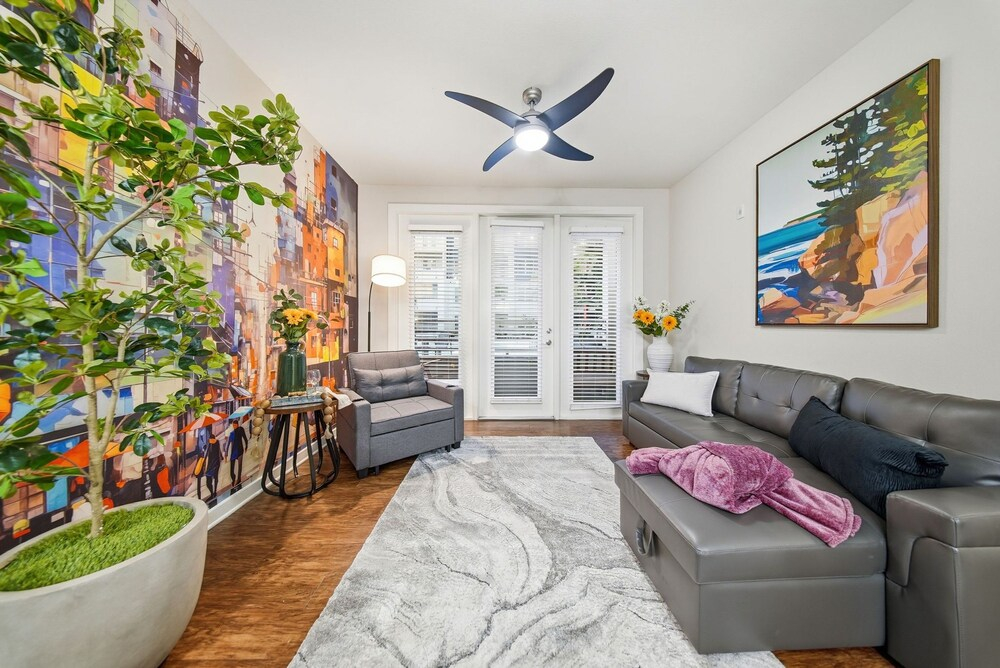 Chic 2BR w Pool Pet-friendly Unit 14