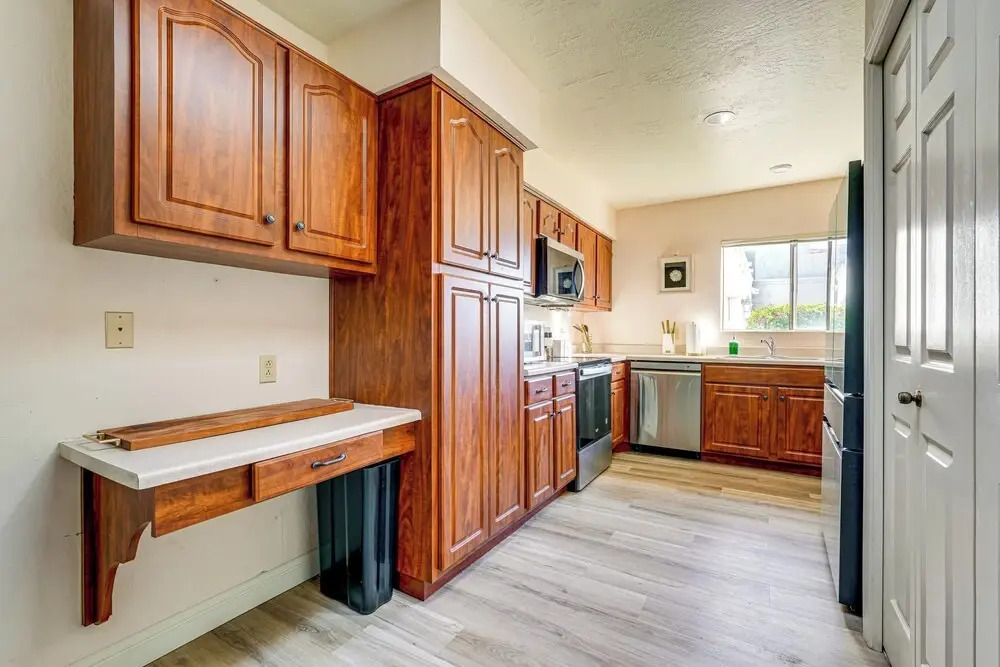 Steps to Golf & Greenbelt! Elegant Scottsdale Unit