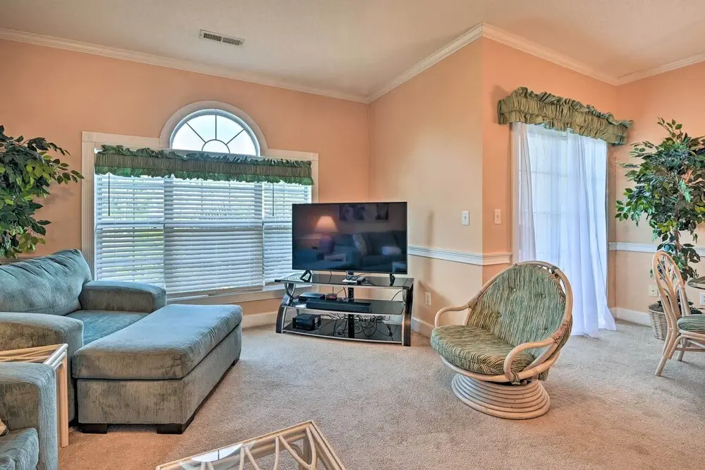 Inviting Myrtle Beach Condo w/ Pool Access!
