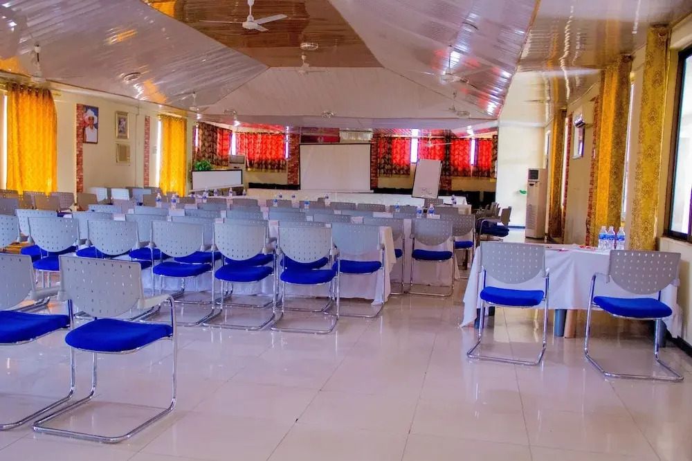Glamossay Hotel