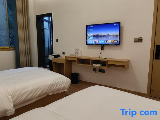 Mingrenju Homestay (Border City Chatong Ancient Town)