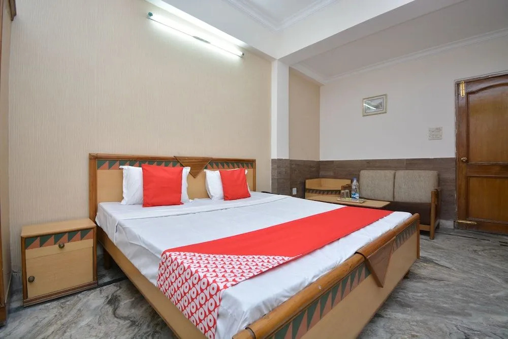Oyo 40230 Hotel Royal Palace