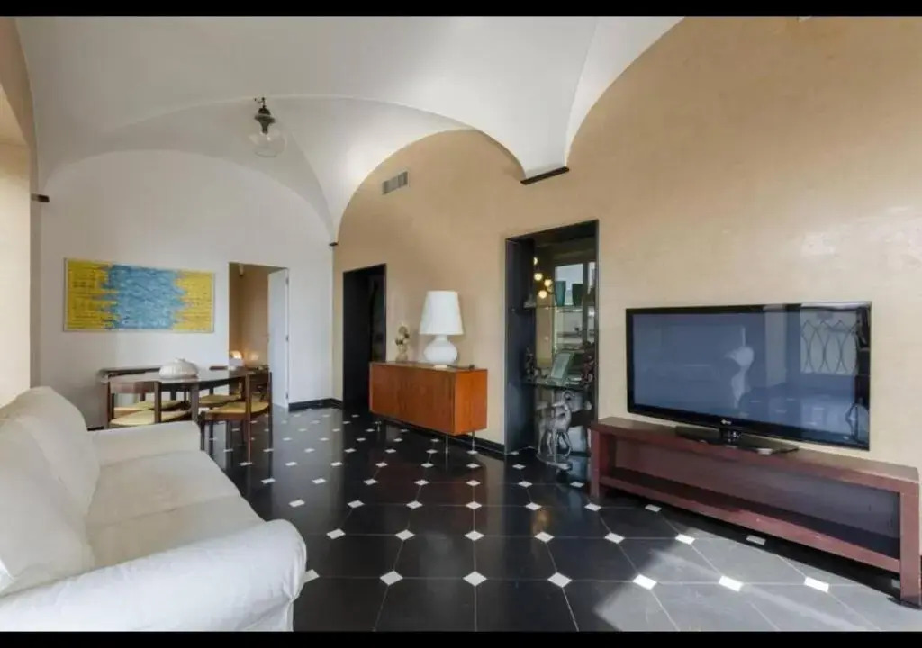 JOIVY Exclusive 3-bedroom flat near Cathedral of Genoa