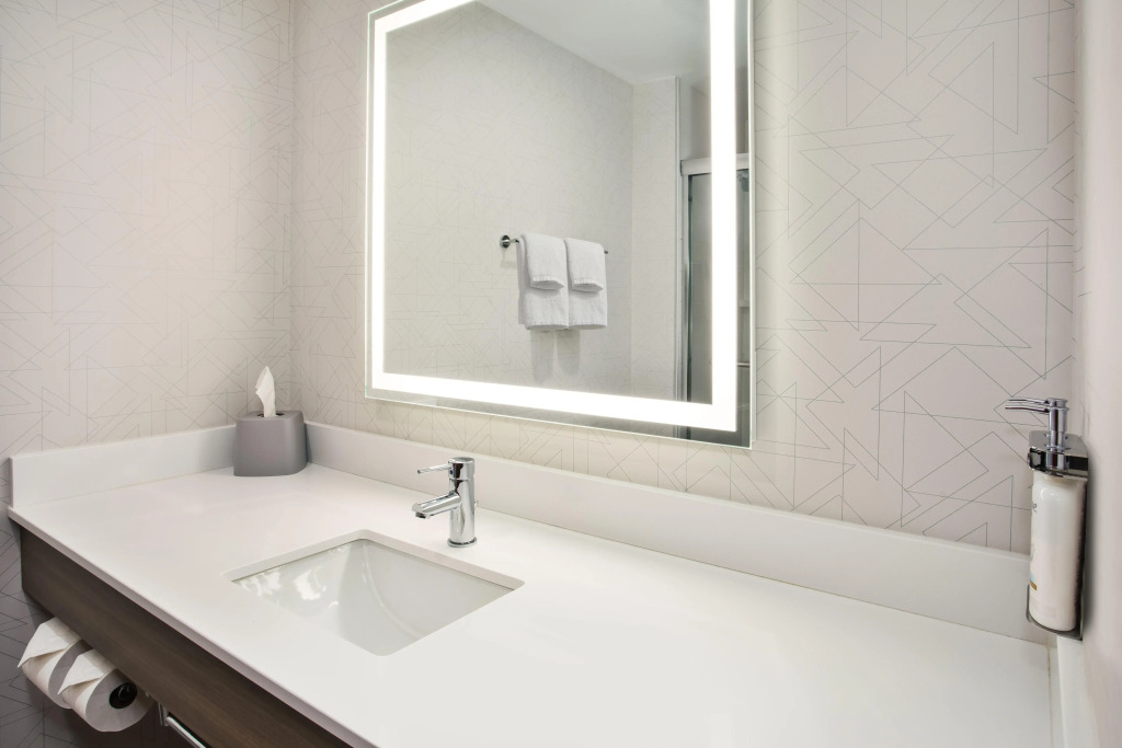 Holiday Inn Express Hotel & Suites - Belleville Area by IHG