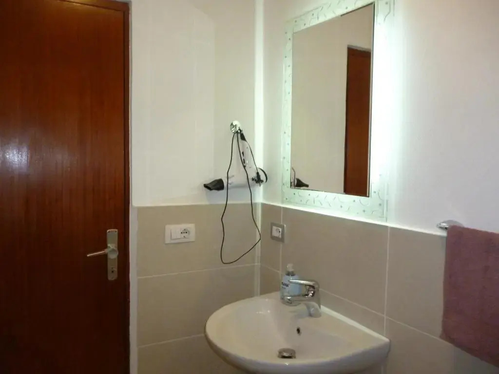 Rondine Studio Apartment