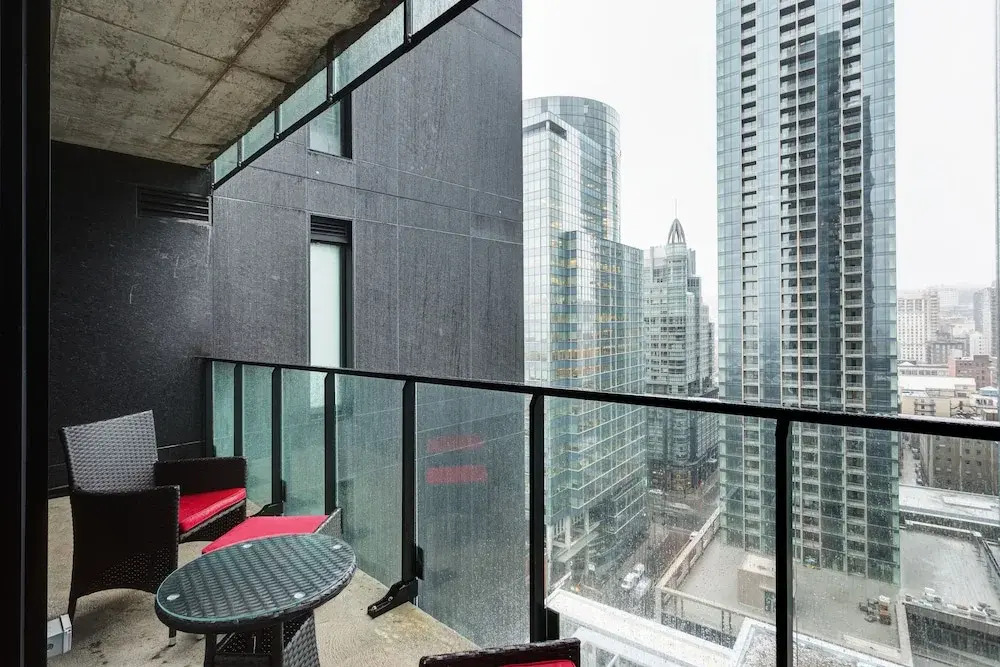 Bell Centre Apartments by Hometrotting