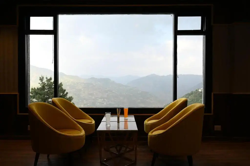 Justa Cliffend Resort & Spa, Mashobra