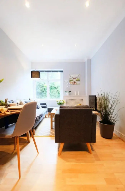Modern 2 BR Flat in Bedford Park