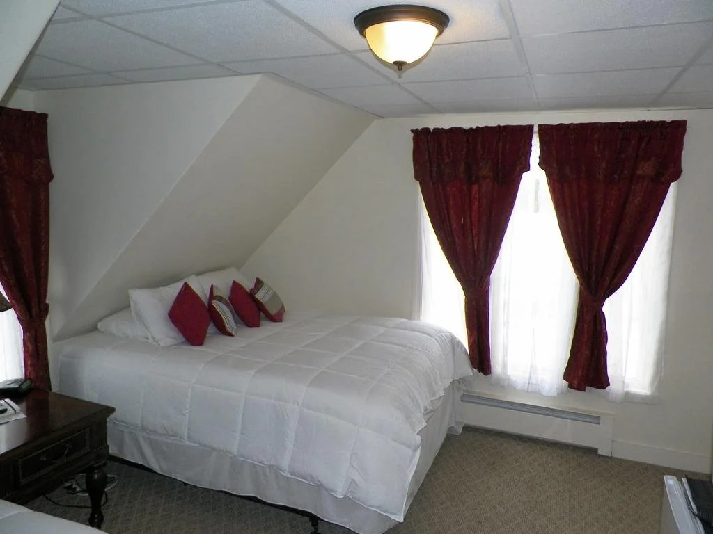 The Whitetail Inn and Suites- Lincoln