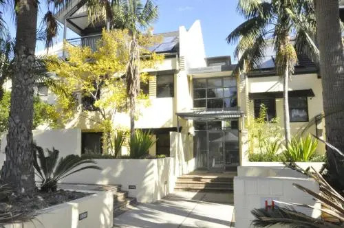 Glebe Self-Contained Modern One-Bedroom Apartment (47ROS)