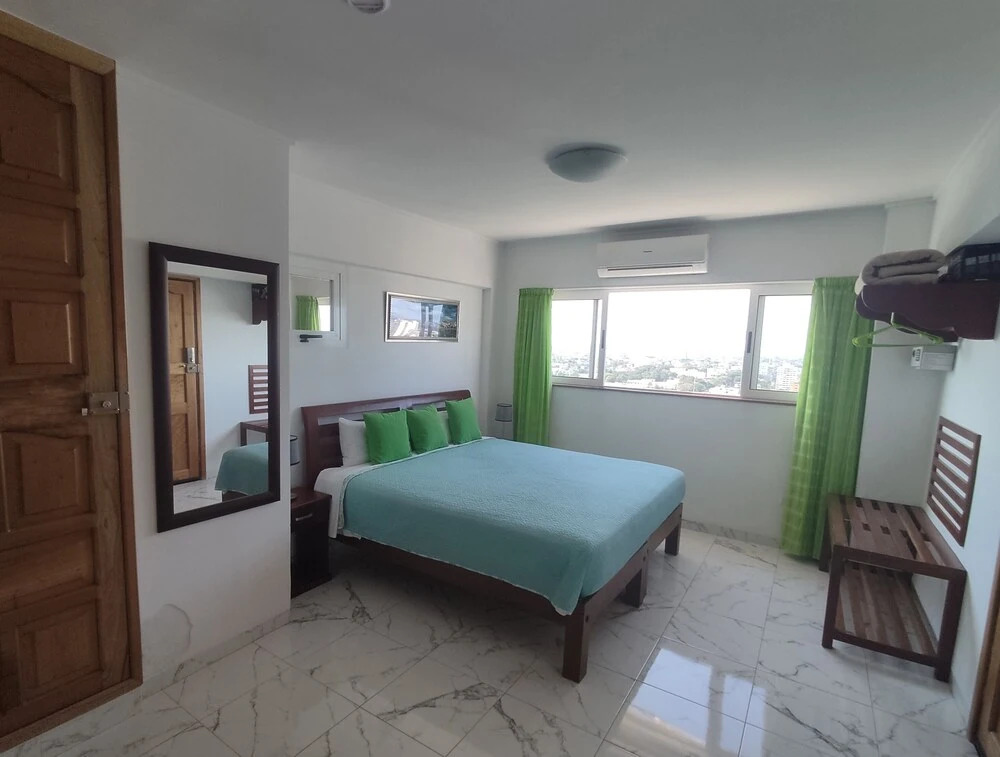 Havana and Sea (Entire Apartment)