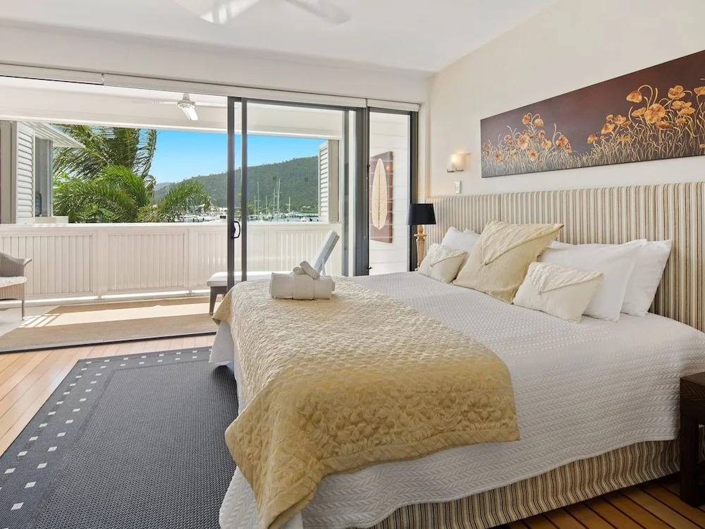 Luxury Marina View Apartment