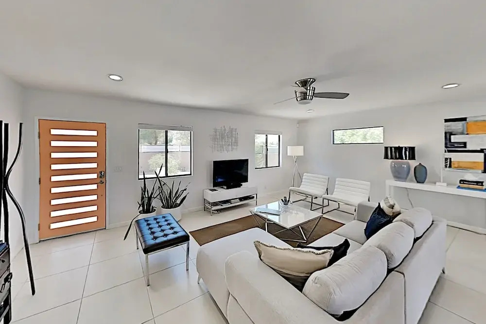Mid-century Modern Home 3 Bedrooms 2 Bathrooms Home