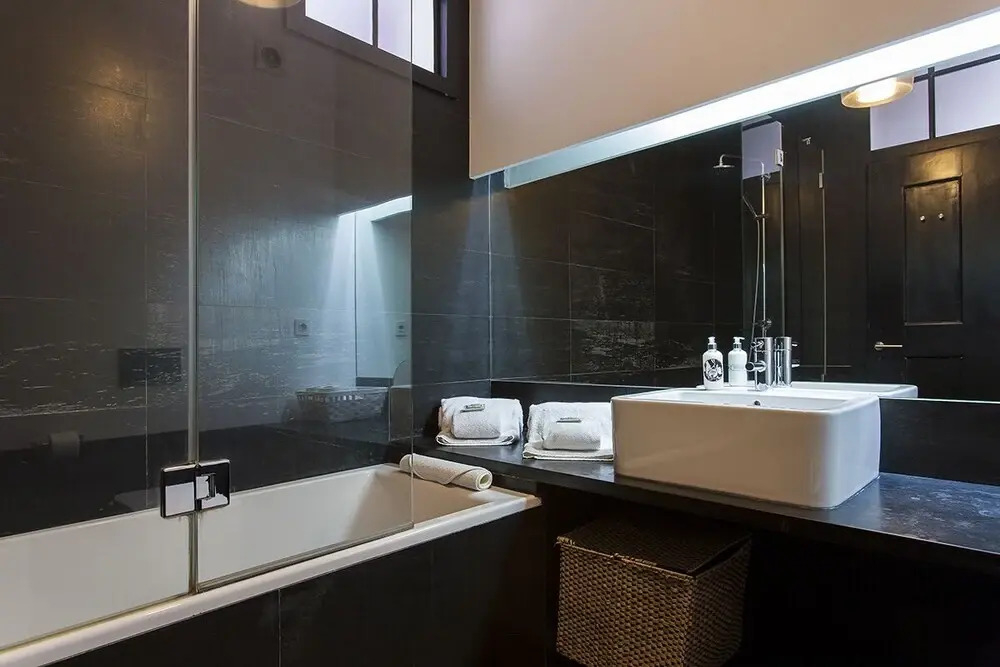 Baixa Delight 3 Bedroom Apartment 2nd Floor Walk Up - RNU 69322