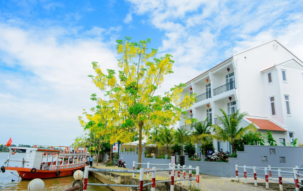 Riverside White House Boutique Hotel
