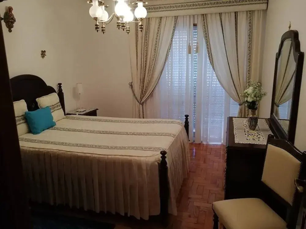 2 Bed Flat - Sleeps 5 - Parking - Wifi