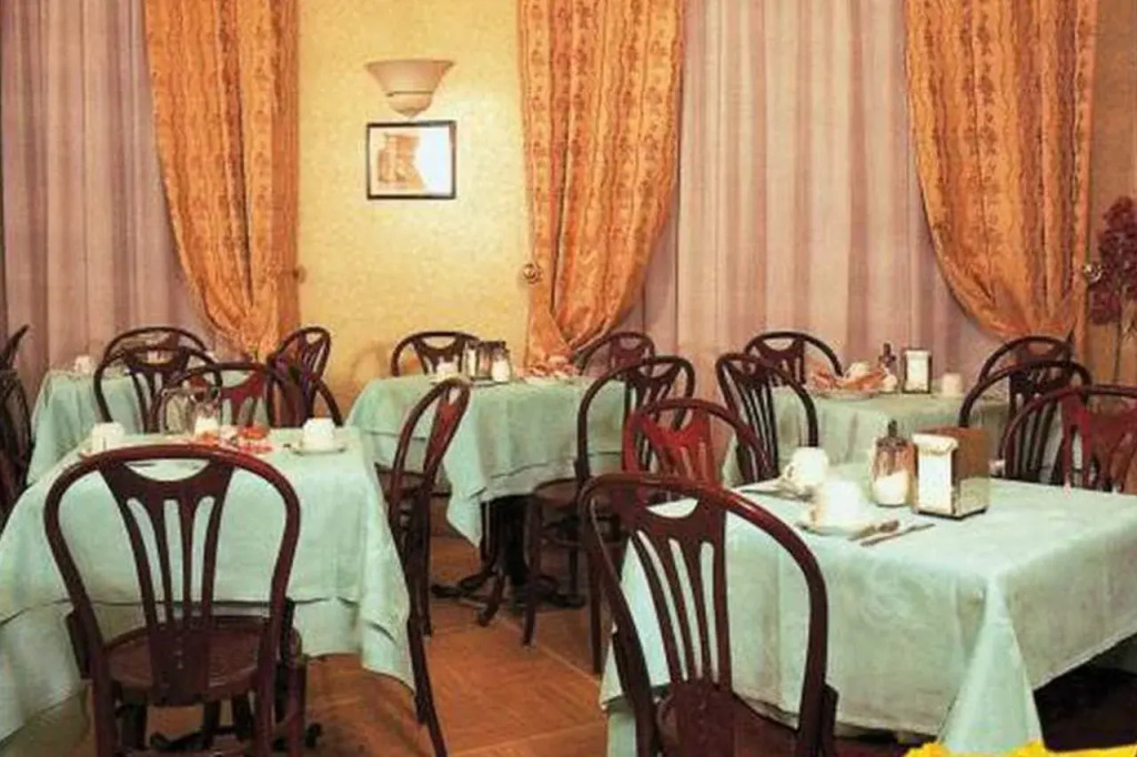 Hotel Dina