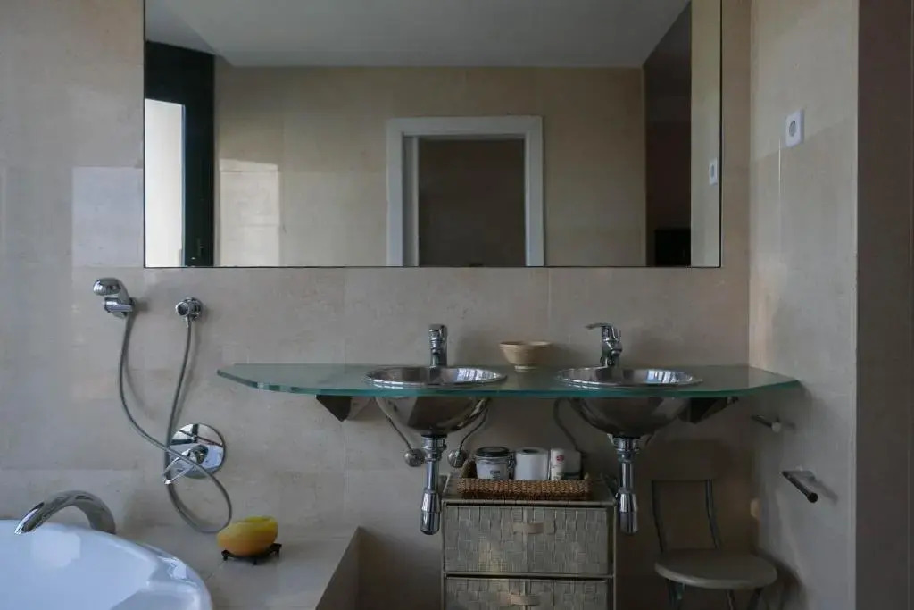 2 Bedroom Apartment in Sa Punta, Begur- Sea Views, Terrace, Pool And Access To the Beach (Ref:H29)