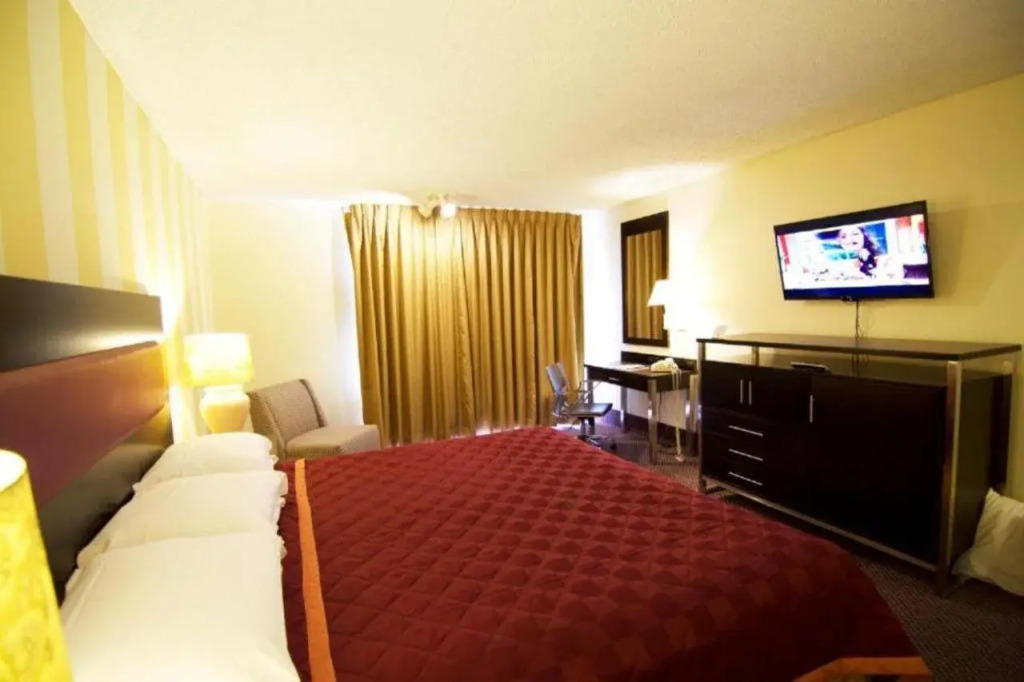 Royal Plaza Inn