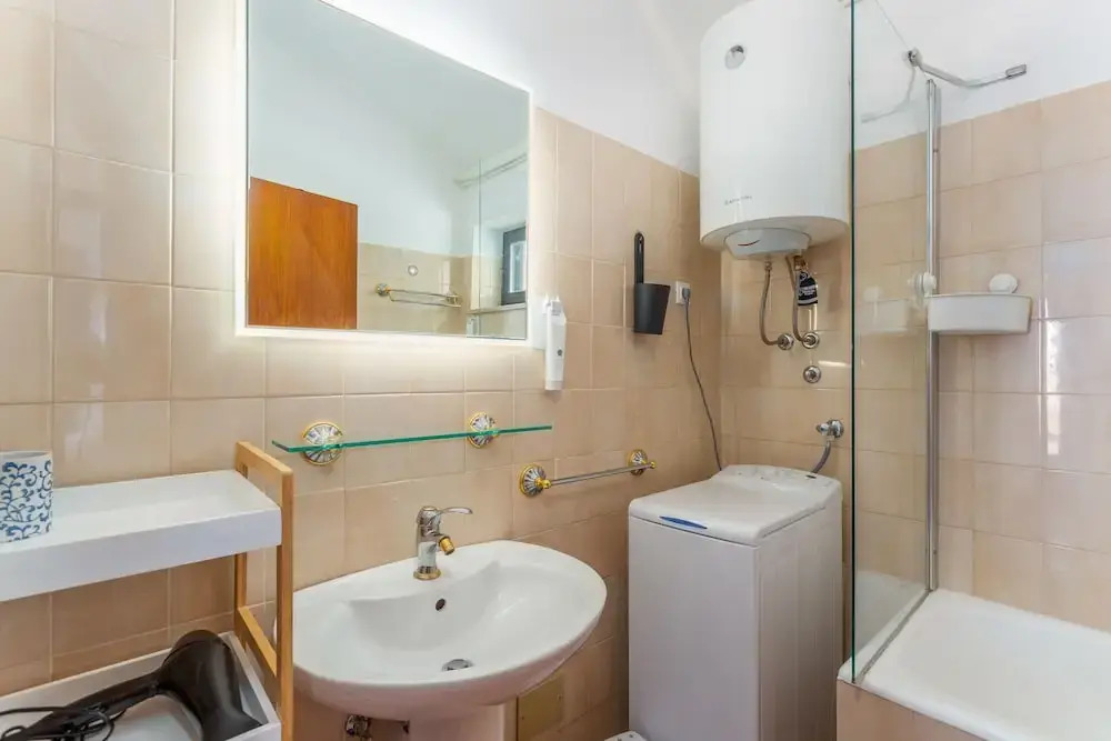 Bright 3-bedroom Apartment in Lovran